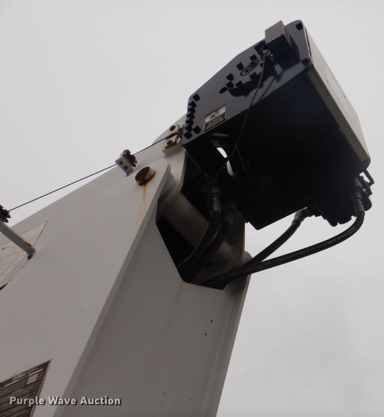 image for item FF9112 2009 Peterbilt 340 crane truck