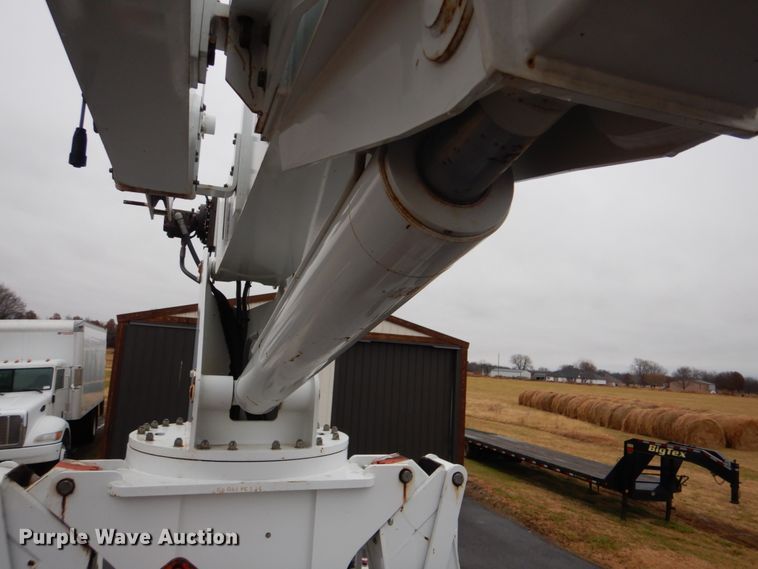 image for item FF9112 2009 Peterbilt 340 crane truck