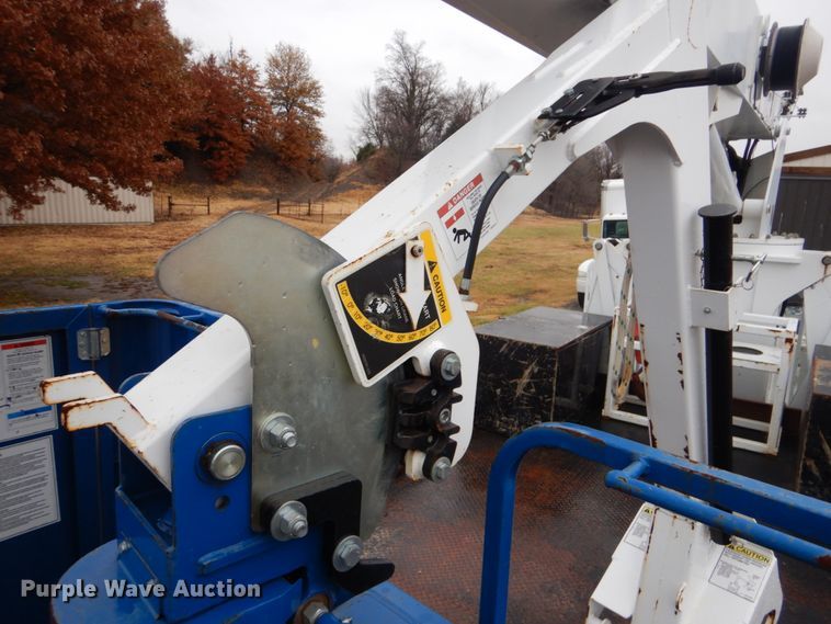 image for item FF9112 2009 Peterbilt 340 crane truck