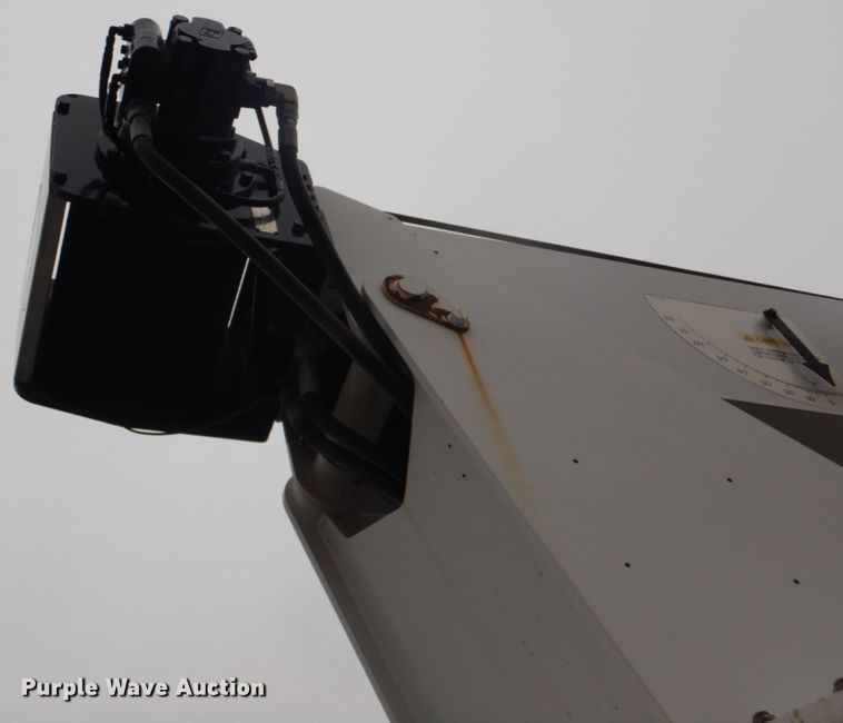 image for item FF9112 2009 Peterbilt 340 crane truck