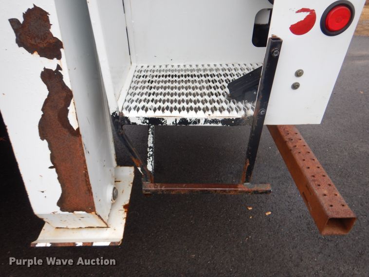 image for item FF9112 2009 Peterbilt 340 crane truck