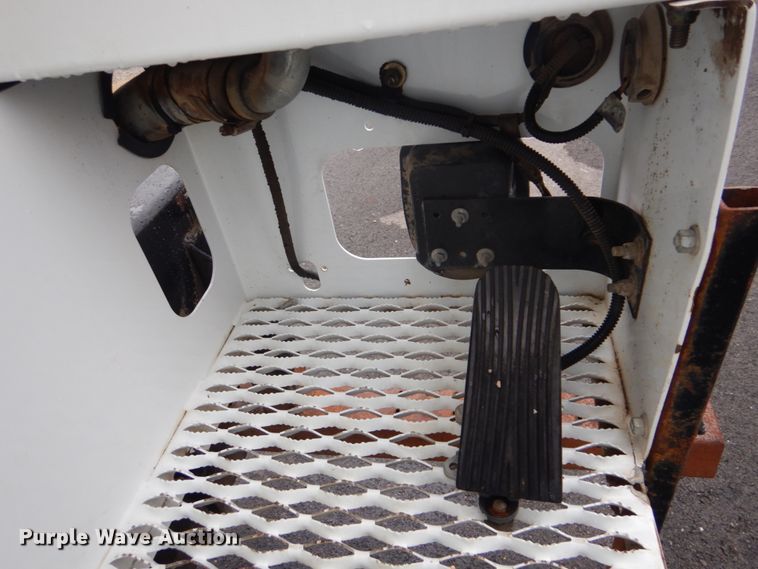 image for item FF9112 2009 Peterbilt 340 crane truck