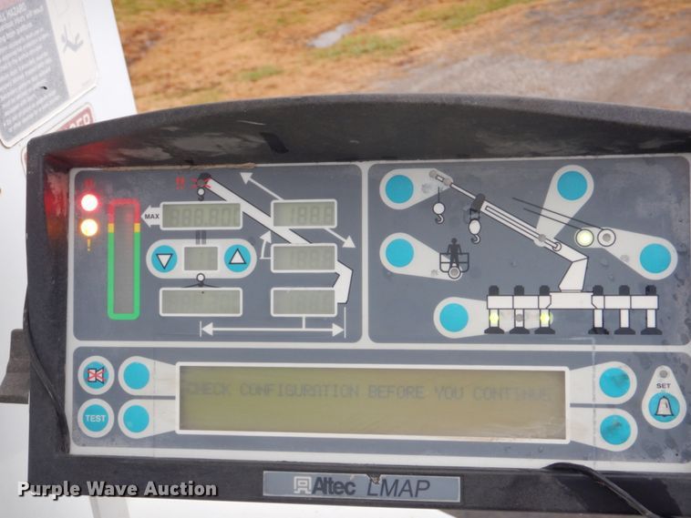 image for item FF9112 2009 Peterbilt 340 crane truck