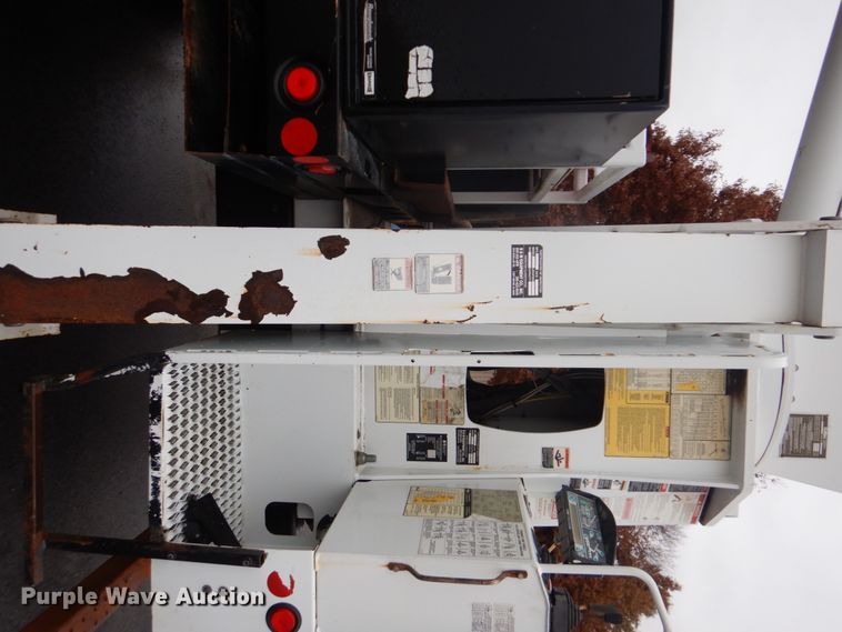 image for item FF9112 2009 Peterbilt 340 crane truck