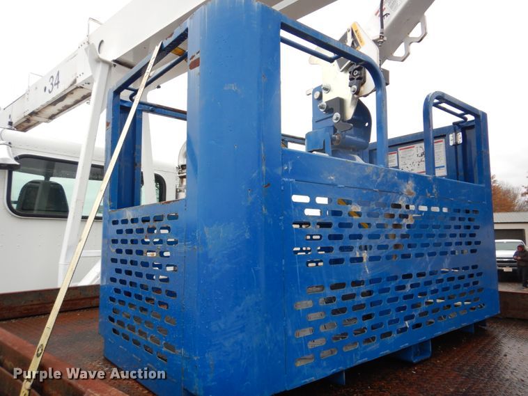 image for item FF9112 2009 Peterbilt 340 crane truck