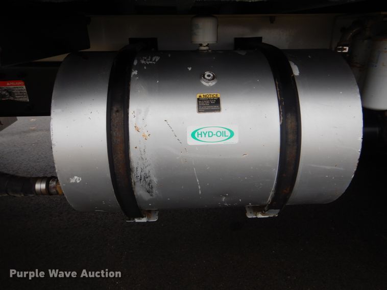 image for item FF9112 2009 Peterbilt 340 crane truck