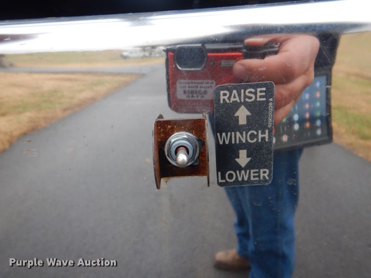 image for item FF9112 2009 Peterbilt 340 crane truck