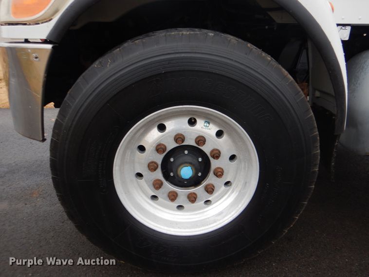 image for item FF9112 2009 Peterbilt 340 crane truck