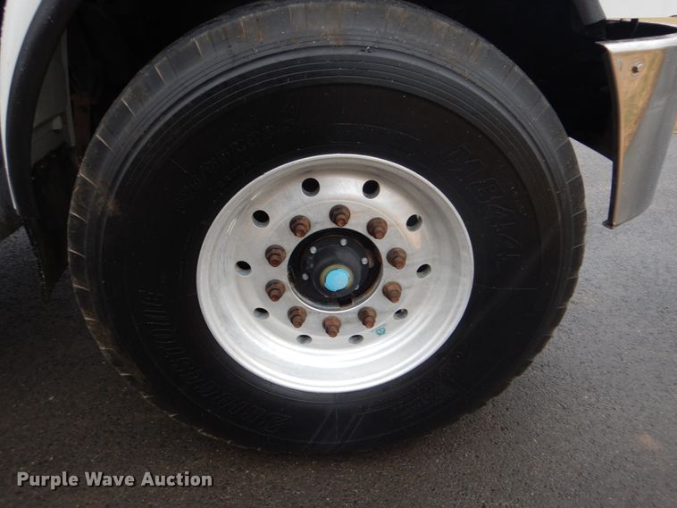 image for item FF9112 2009 Peterbilt 340 crane truck