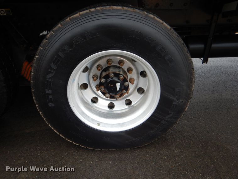 image for item FF9112 2009 Peterbilt 340 crane truck