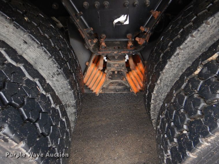 image for item FF9112 2009 Peterbilt 340 crane truck