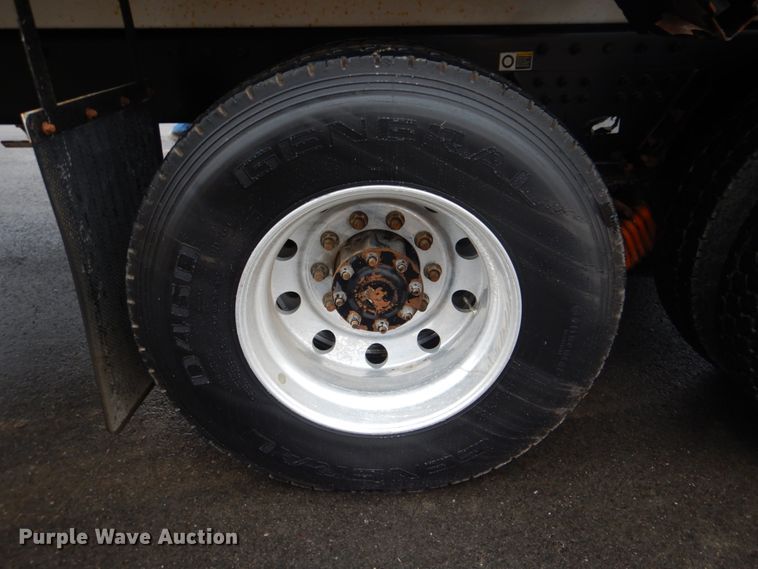 image for item FF9112 2009 Peterbilt 340 crane truck