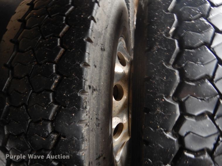 image for item FF9112 2009 Peterbilt 340 crane truck