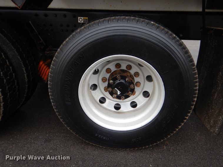 image for item FF9112 2009 Peterbilt 340 crane truck