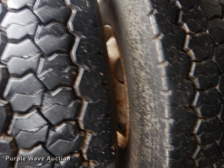 image for item FF9112 2009 Peterbilt 340 crane truck