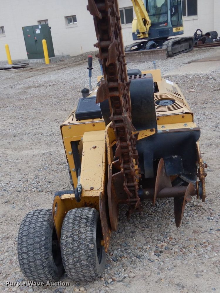 image for item FU9024 2004 Vermeer RT200 trencher