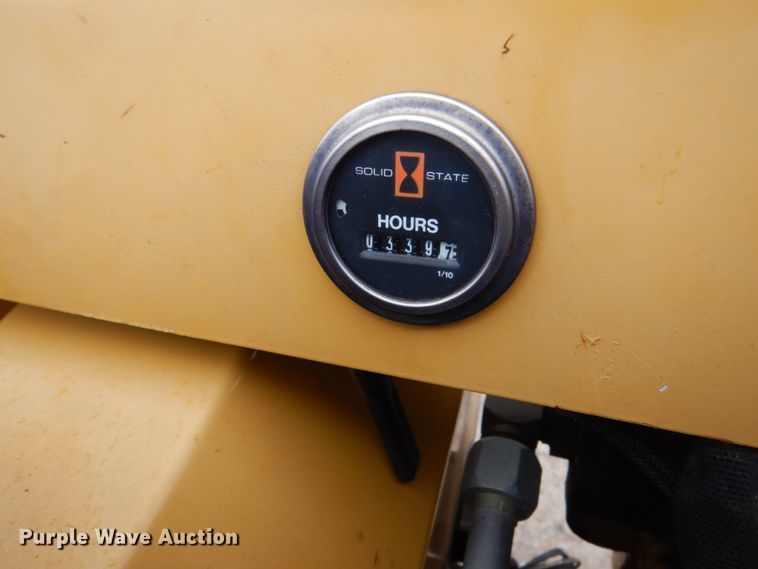 image for item FU9024 2004 Vermeer RT200 trencher