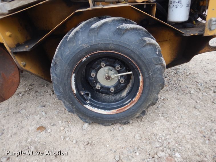 image for item FU9024 2004 Vermeer RT200 trencher