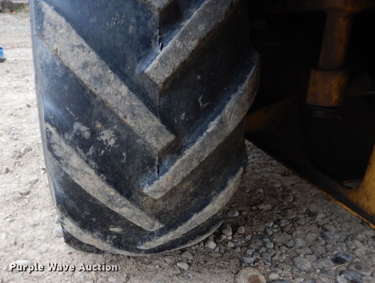 image for item FU9024 2004 Vermeer RT200 trencher