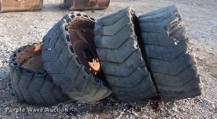 image for item FU9045 (4) demolition tires and wheels