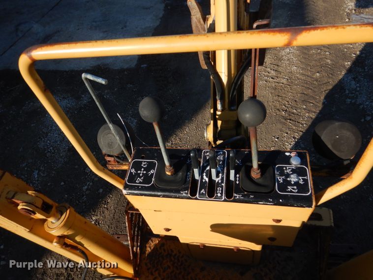 image for item FU9052 2000 Vermeer V5800 trencher