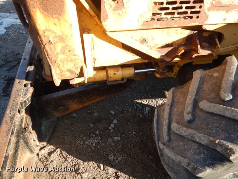 image for item FU9052 2000 Vermeer V5800 trencher