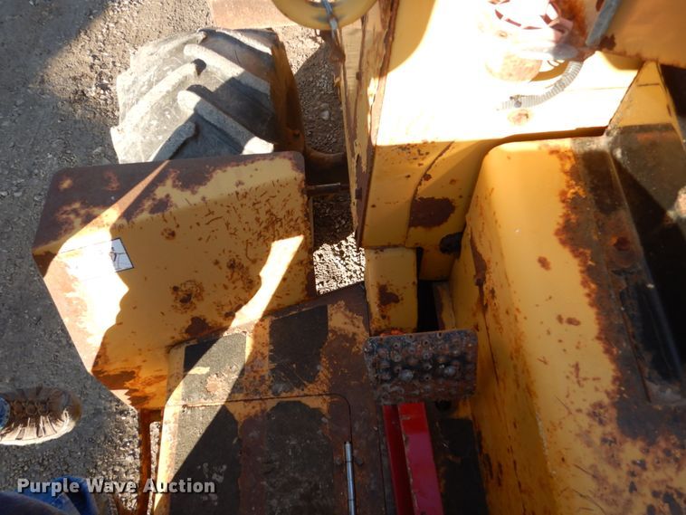 image for item FU9052 2000 Vermeer V5800 trencher