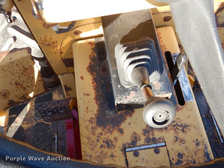 image for item FU9052 2000 Vermeer V5800 trencher