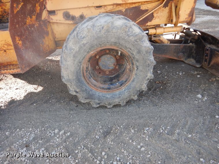 image for item FU9052 2000 Vermeer V5800 trencher