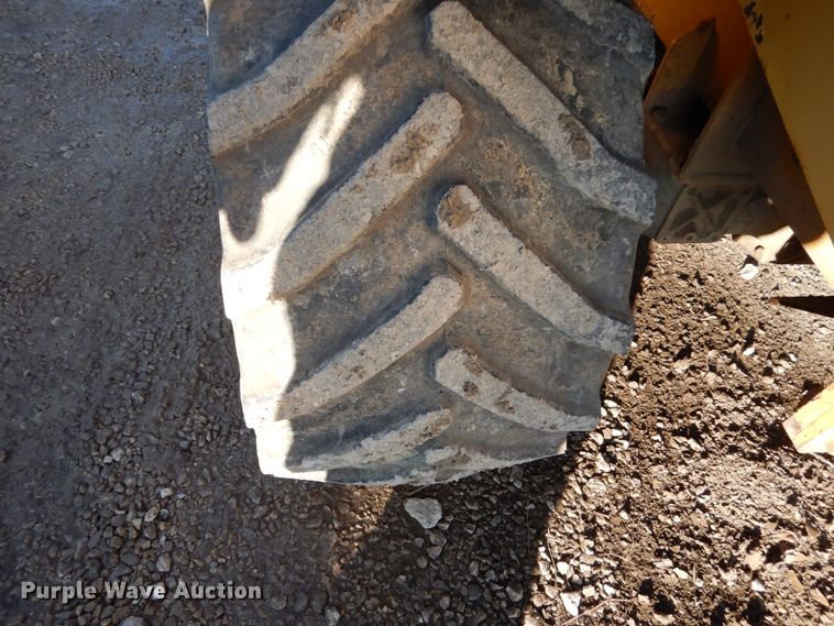 image for item FU9052 2000 Vermeer V5800 trencher