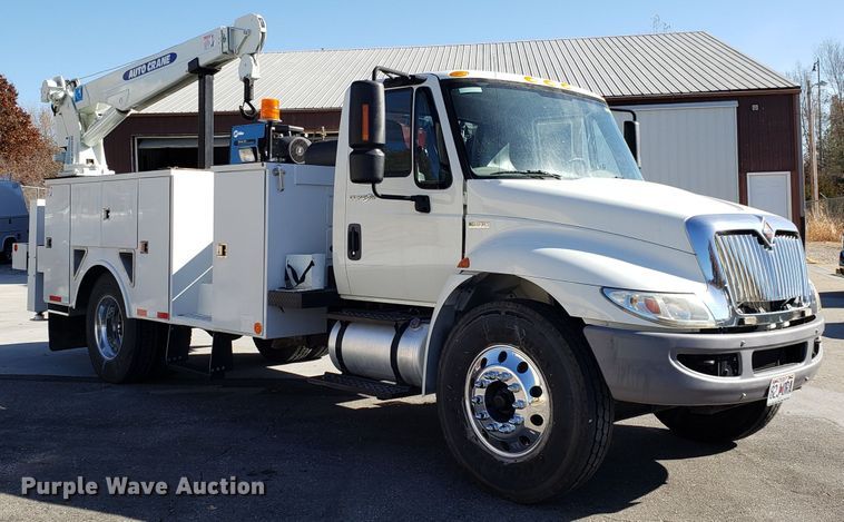 image for item FW9571 2013 International 4300 service truck with crane