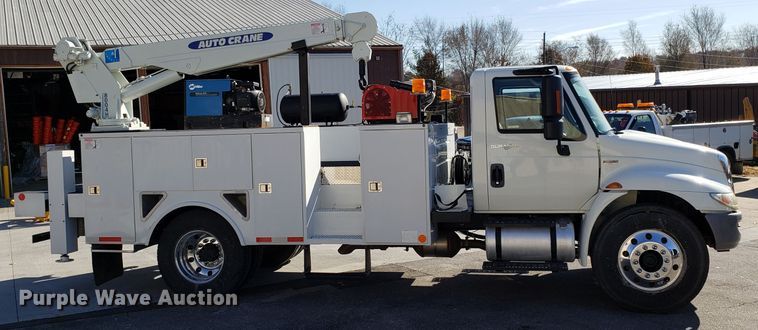 image for item FW9571 2013 International 4300 service truck with crane