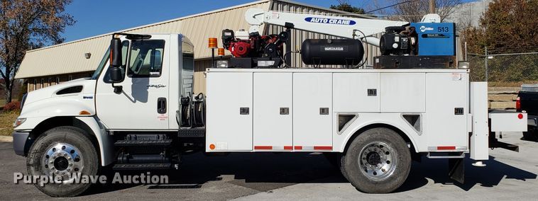 image for item FW9571 2013 International 4300 service truck with crane