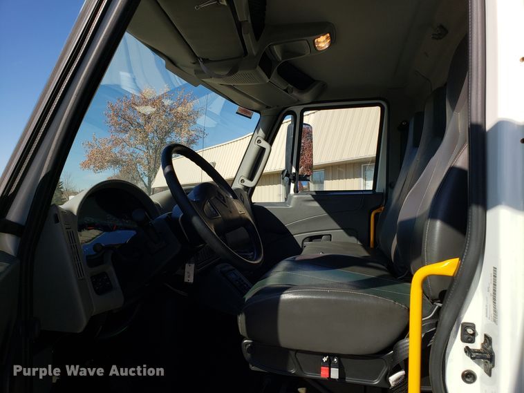 image for item FW9571 2013 International 4300 service truck with crane