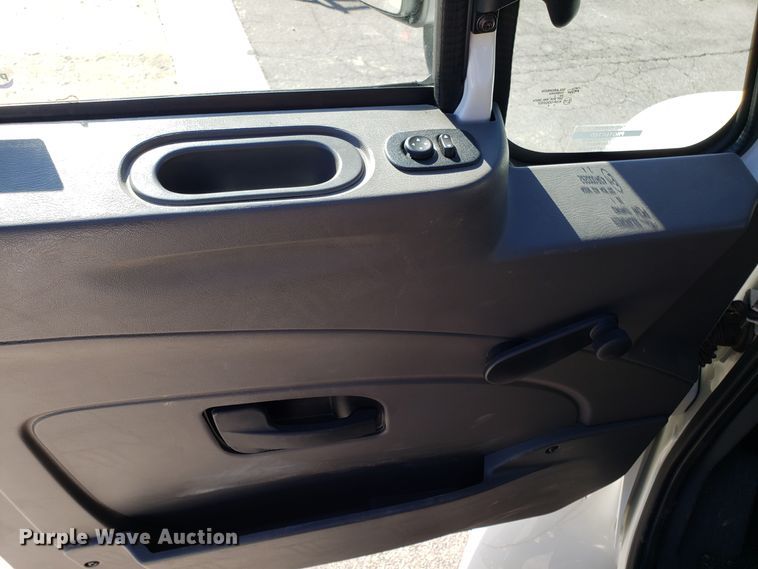 image for item FW9571 2013 International 4300 service truck with crane