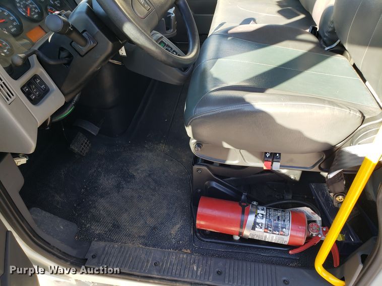 image for item FW9571 2013 International 4300 service truck with crane