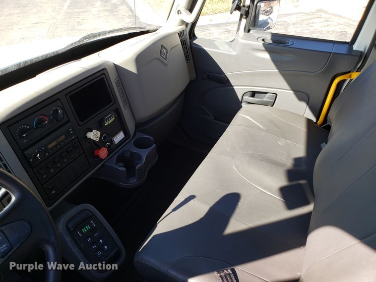 image for item FW9571 2013 International 4300 service truck with crane