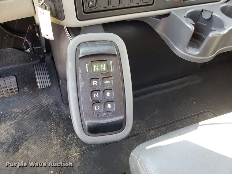 image for item FW9571 2013 International 4300 service truck with crane