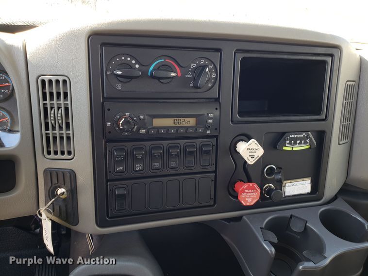 image for item FW9571 2013 International 4300 service truck with crane