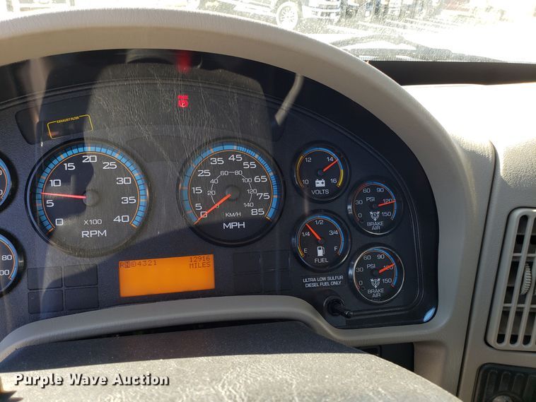 image for item FW9571 2013 International 4300 service truck with crane