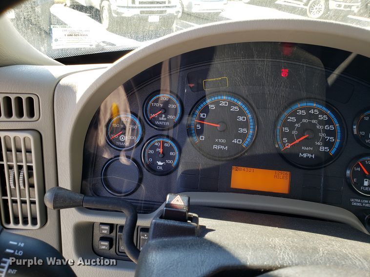 image for item FW9571 2013 International 4300 service truck with crane