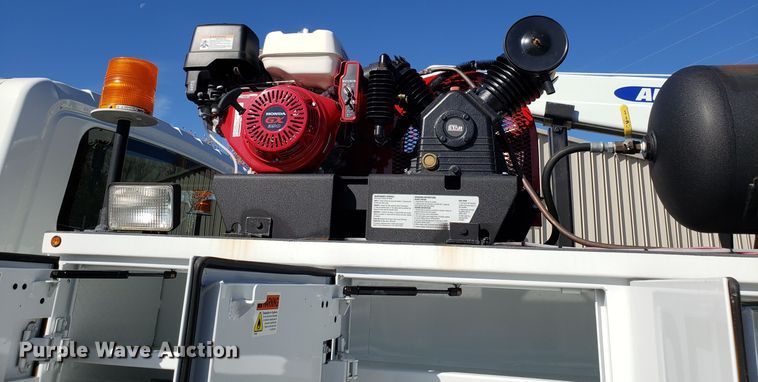 image for item FW9571 2013 International 4300 service truck with crane