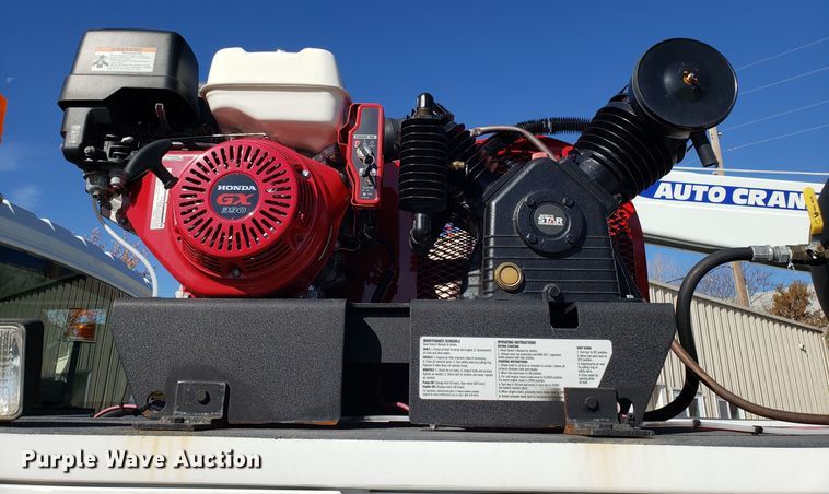 image for item FW9571 2013 International 4300 service truck with crane