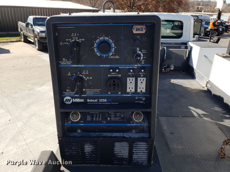 image for item FW9571 2013 International 4300 service truck with crane