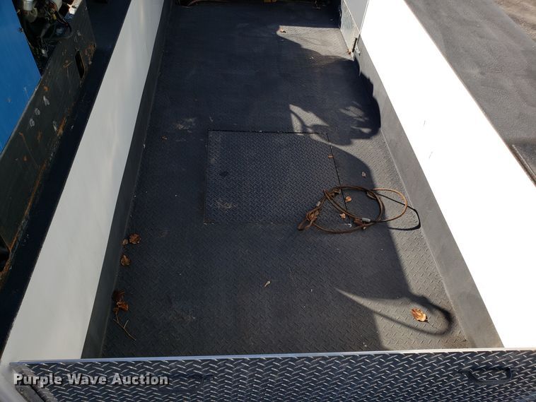 image for item FW9571 2013 International 4300 service truck with crane