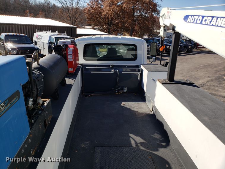 image for item FW9571 2013 International 4300 service truck with crane