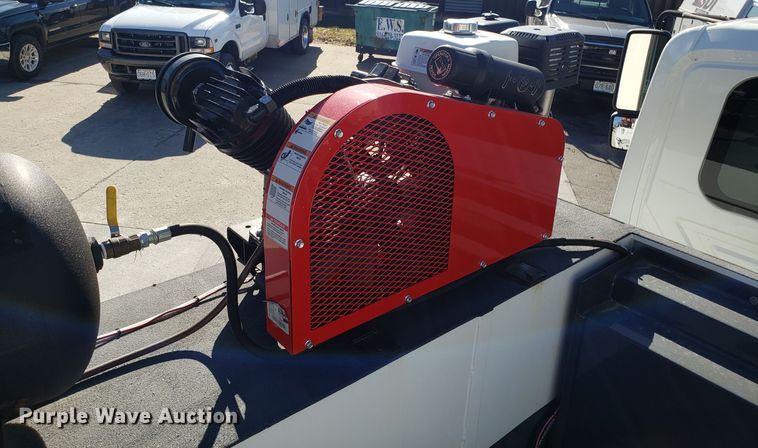 image for item FW9571 2013 International 4300 service truck with crane