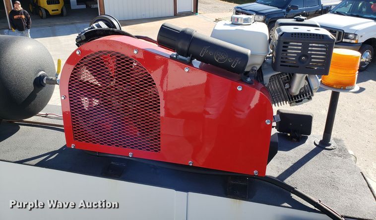 image for item FW9571 2013 International 4300 service truck with crane