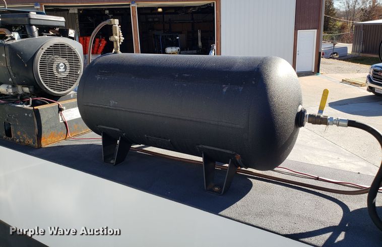 image for item FW9571 2013 International 4300 service truck with crane