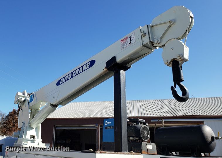 image for item FW9571 2013 International 4300 service truck with crane